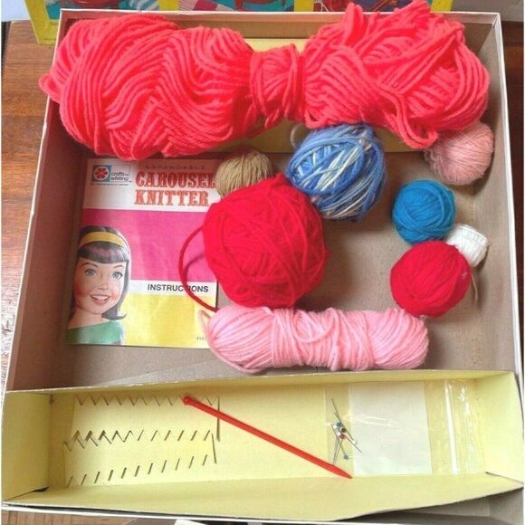 Vintage 1971 Expandable Carousel Knitter Crafts By Whiting Milton Bradley Age 8+ - Picture 3 of 3